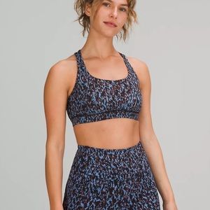Lululemon Energy Bra D cup, minimal wear. Tag removed.